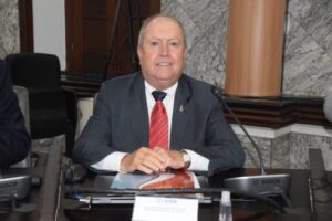 Eduardo Nicolau vence Lítia Cavalcanti em processo no CNMP