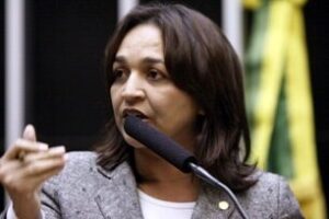 Eliziane Gama se licencia do Senado e vai para secretaria no Maranhão