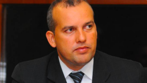 Suspeito de desviar R$ 36 milhões, ex-presidente do Pros é procurado pela PF