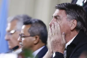 “Acabou minha folga”, diz Bolsonaro à coluna após operação da PF