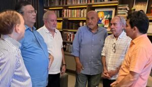 Sarney não comparece em homenagem da AML a Dino