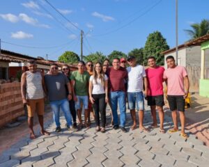 Dra. Thaiza acompanha andamento das obras de pavimentação em bloquetes no polo Paraíso