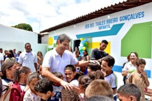 Braide entrega U.E.B. Desembargador Thales Ribeiro Gonçalves totalmente reestruturada