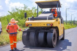 Zona Rural de São Luís recebe asfalto novo com supervisão do prefeito Braide