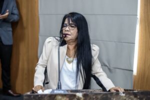 Vereadora comunista não reeleita faz discurso com tom de indireta: “Comprando voto a R$ 200”