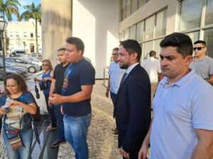 Professores fazem nova manifestação contra bloqueio do Fundef