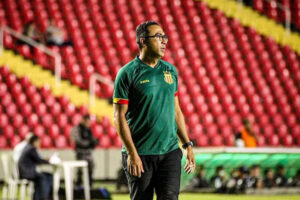 Sampaio anuncia retorno de Felipe Surian na reta final da Série C