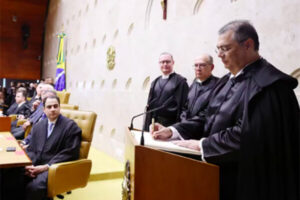Flávio Dino toma posse como ministro do Supremo Tribunal Federal