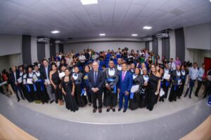 Escolhido como patrono, Penha prestigia idosos formados no curso de Educação para o Envelhecimento da UNABI