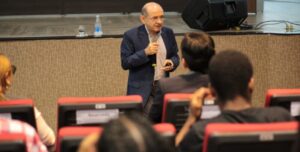 Administrador de formação, Eudes Sampaio profere palestra em evento da UEMA