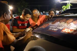 Ribamar: Guilherme Mulato inicia campanha com adesivaço na madrugada