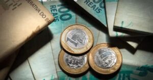 Gastos disparam após fim do congelamento de salários