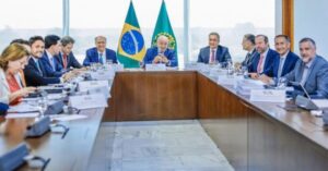 Lula aumenta em quase 50% valores de diárias de ministros