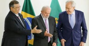 Lula nomeia Lewandowski como ministro da Justiça
