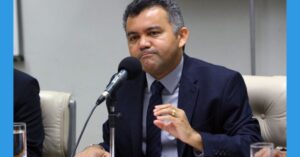 Cleber é confrontado ao reagir à saída do MDB da gestão Braide