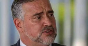 Ministro da Secom critica imprensa sobre corrupção na Petrobras