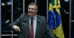 Flávio Dino fala sobre impeachment para ministros do STF