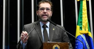 Senador rebate Dino com fundamentos para impeachment do STF