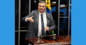 Flávio Dino propõe fim da aposentadoria compulsória para juízes