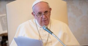 Papa aponta a ideologia de gênero como um risco às nações