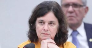 Nísia admite não ser possível vacinar em massa contra a dengue