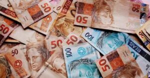 Fim dos supersalários economizaria R$ 3,8 bi aos cofres públicos