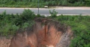 Cratera em rodovia do MA oferece riscos a motoristas e pedestres