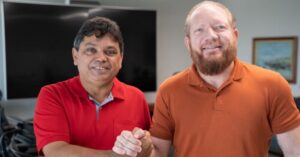 Othelino Neto solicita desligamento do PCdoB