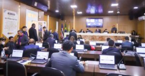 Câmara convoca secretário e analisará vetos nesta semana