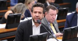 Conselho de Ética avalia caso de rachadinha envolvendo Janones