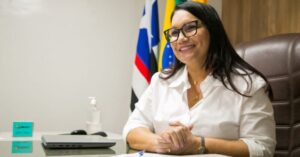 Câmara de Timon rejeita afastamento da prefeita Dinair Veloso