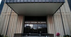 Copom decide hoje sobre a Selic em meio a críticas de Lula