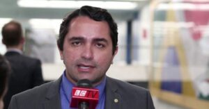 Deputado Júnior Lourenço enfrenta múltiplos processos judiciais