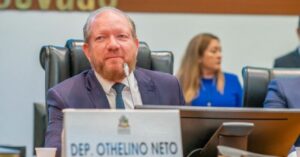 Othelino Neto deixa o PCdoB com autorização da federação