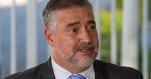Militantes hostilizam repórter após questionar Paulo Pimenta