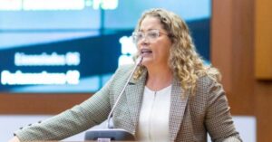Deputada critica veto de Camarão e diz que foi para lacrar