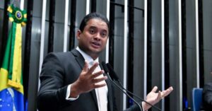 Senador do Maranhão propõe redução de jornada de trabalho