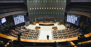 Câmara Federal quer revisão no número de deputados por Estado