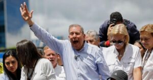 González se declara presidente da Venezuela e exige posse