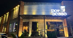 Empresário é proibido de usar marca Por Acaso em bar no Calhau