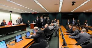 Comissão rejeita MP de R$ 1,3 bilhão destinada ao Judiciário