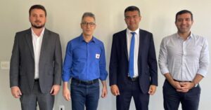 Presidente e embaixador discutem estratégias com cúpula do Novo