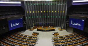 Congresso aprova PEC que perdoa dívidas de partidos políticos