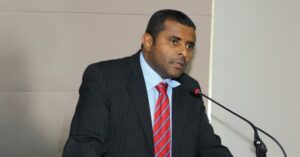 Candidato com R$ 222 em bens doa R$ 1 mil para a campanha