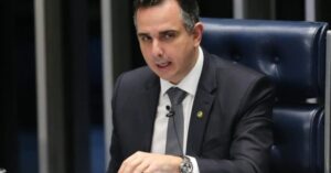 Senado destina milhões para garçons, copeiros e chaveiros