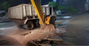 Prefeitura rompe adutora e prejudica fornecimento de água em SLZ