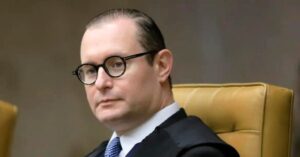 Ministro Zanin atende a pedido de desembargadora afastada