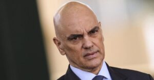 Oposição pede busca e apreensão de celular de Moraes