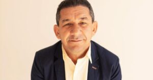Prefeito condenado por estupro anuncia candidata substituta