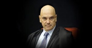 Vice-líder de Lula no Senado apoia impeachment de Moraes